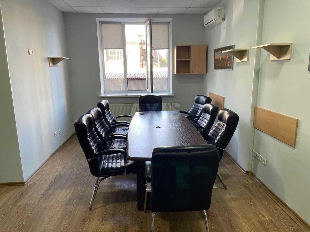 Office vul. Jevgena Konoval'cja 32Г, 177m2573701