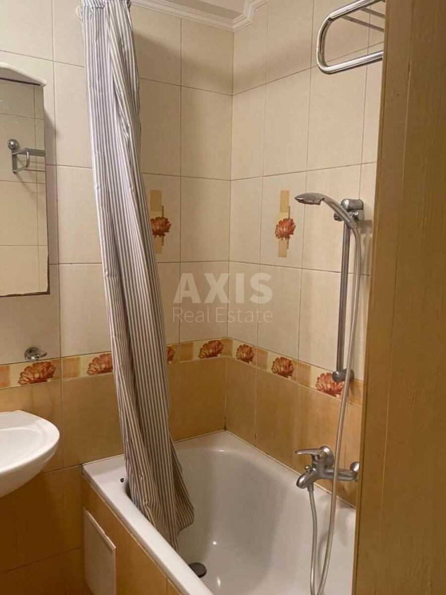 2k apartment vul. Parkovo-Syrec'ka 195