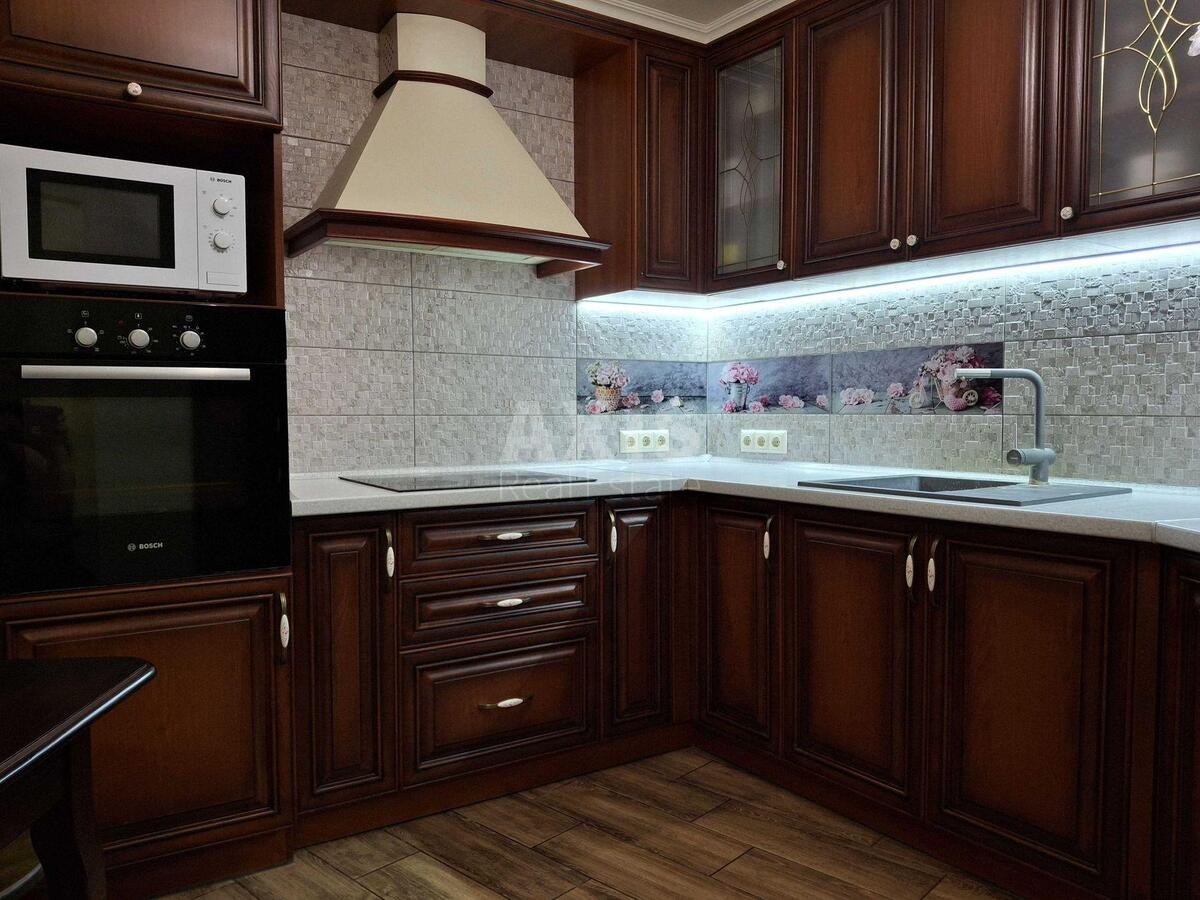 3k apartment vul. Bal'zaka Onore de 4А