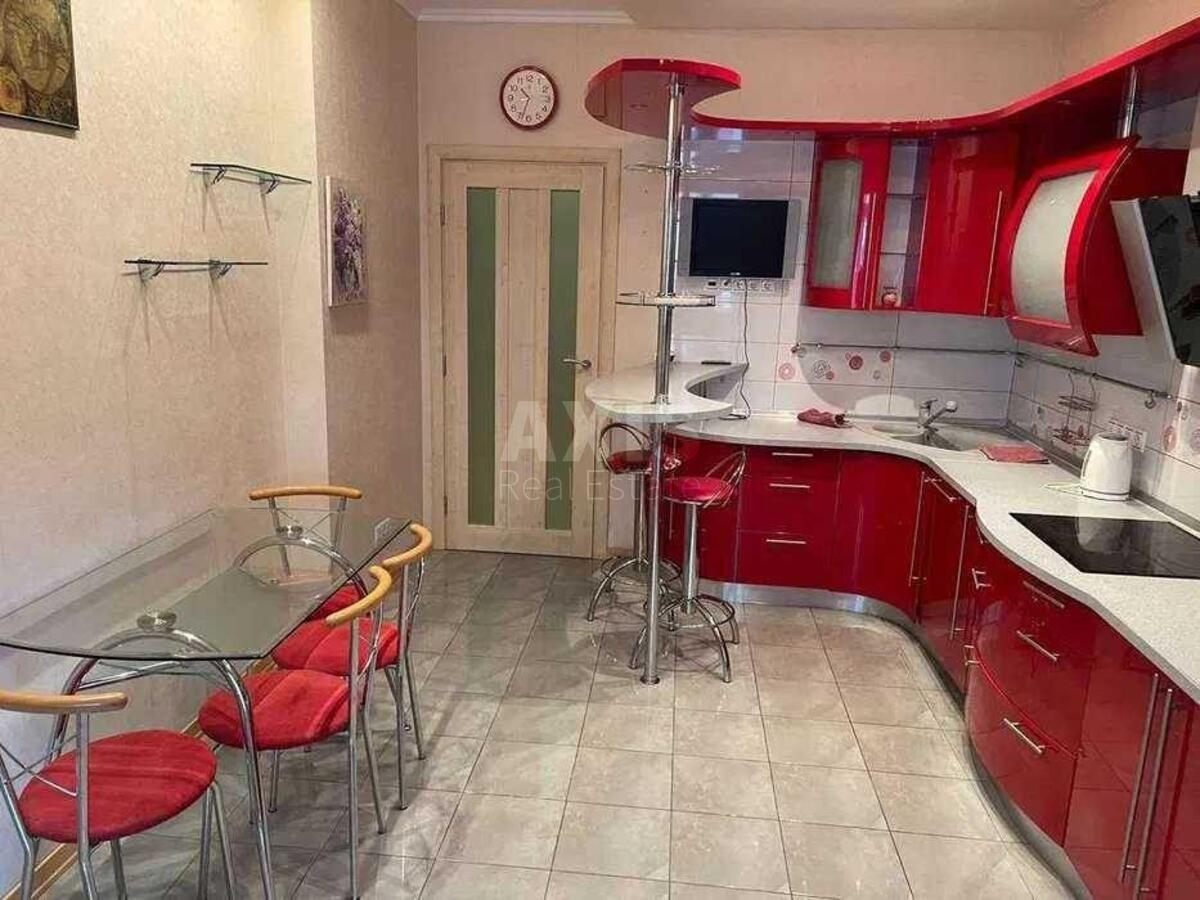 2k apartment vul. Dmytrivs'ka 105