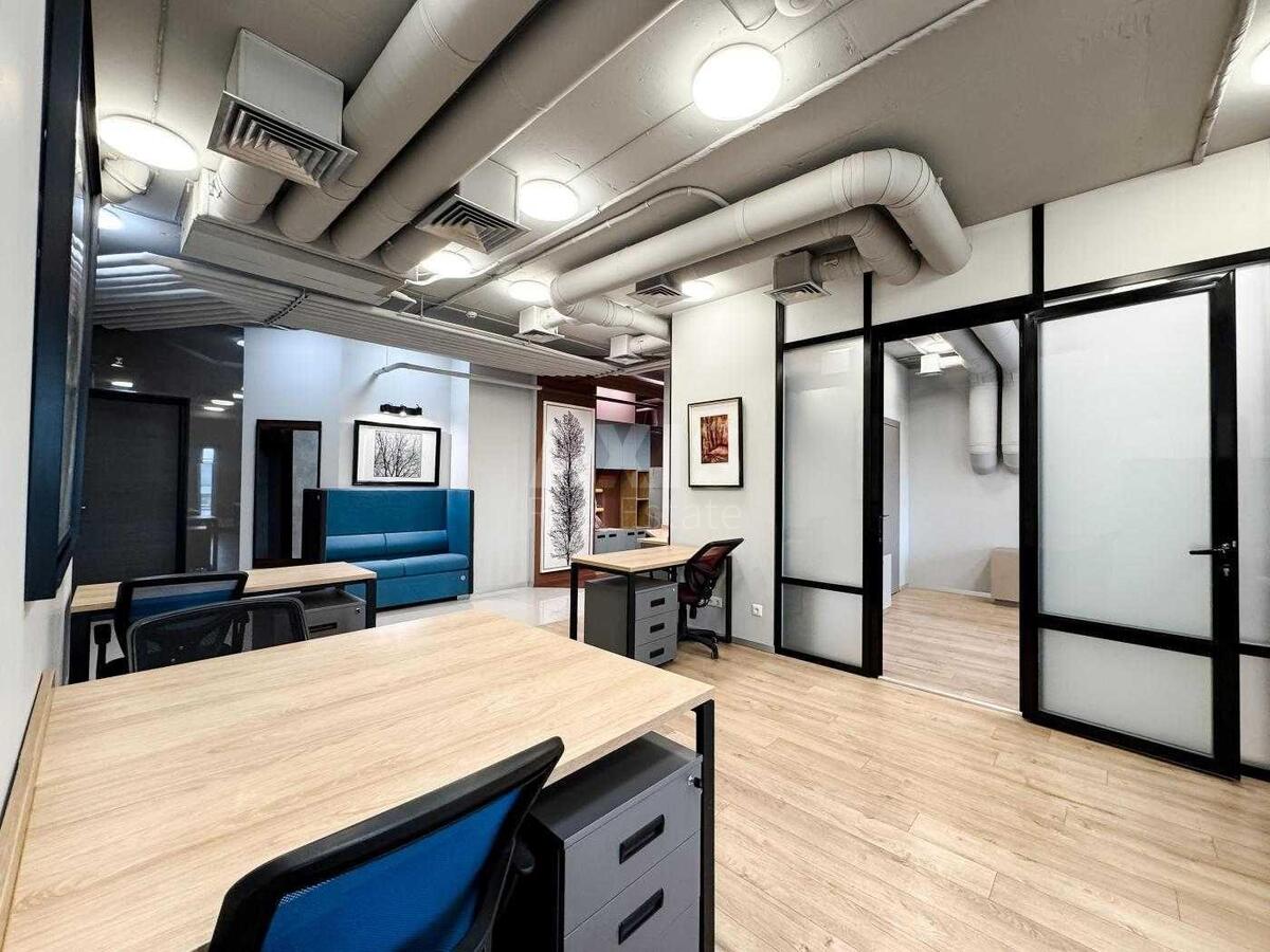Office vul. Dragomyrova Myhajla 18, 175m21