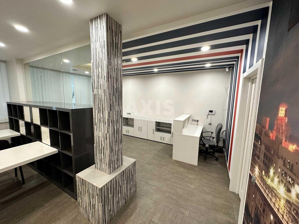 Office vul. Jevgena Konoval'cja 32Б, 100m28