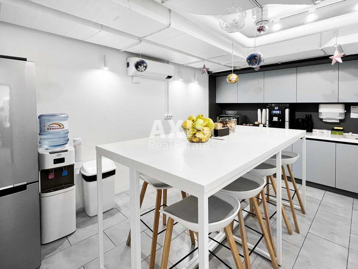 Office vul. Rustaveli Shota 11, 156m25404810