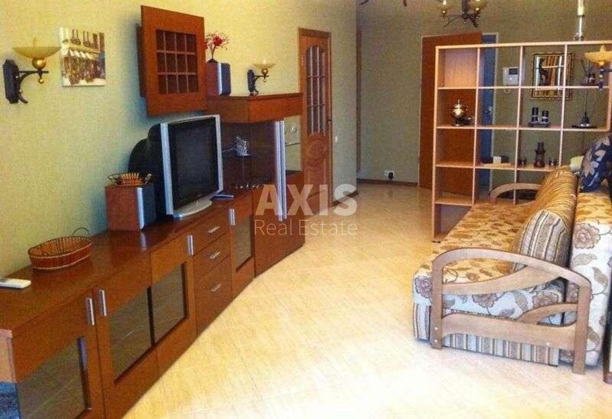 2k apartment vul. Zhyljans'ka 590