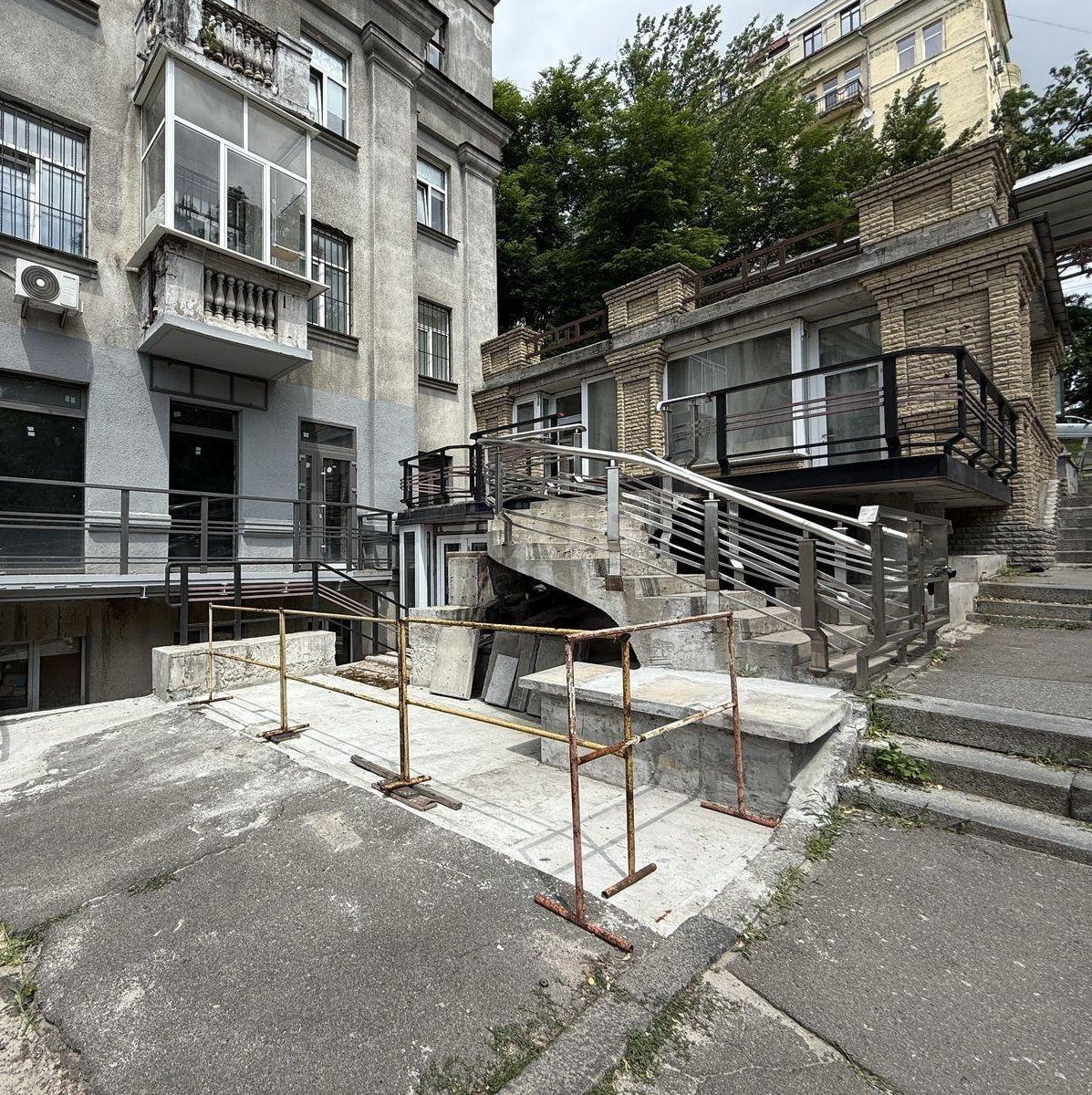 Trade object vul. Shovkovychna 38, 110m2