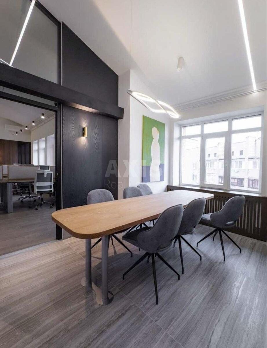 Office vul. Jevgena Konoval'cja 30, 314m2