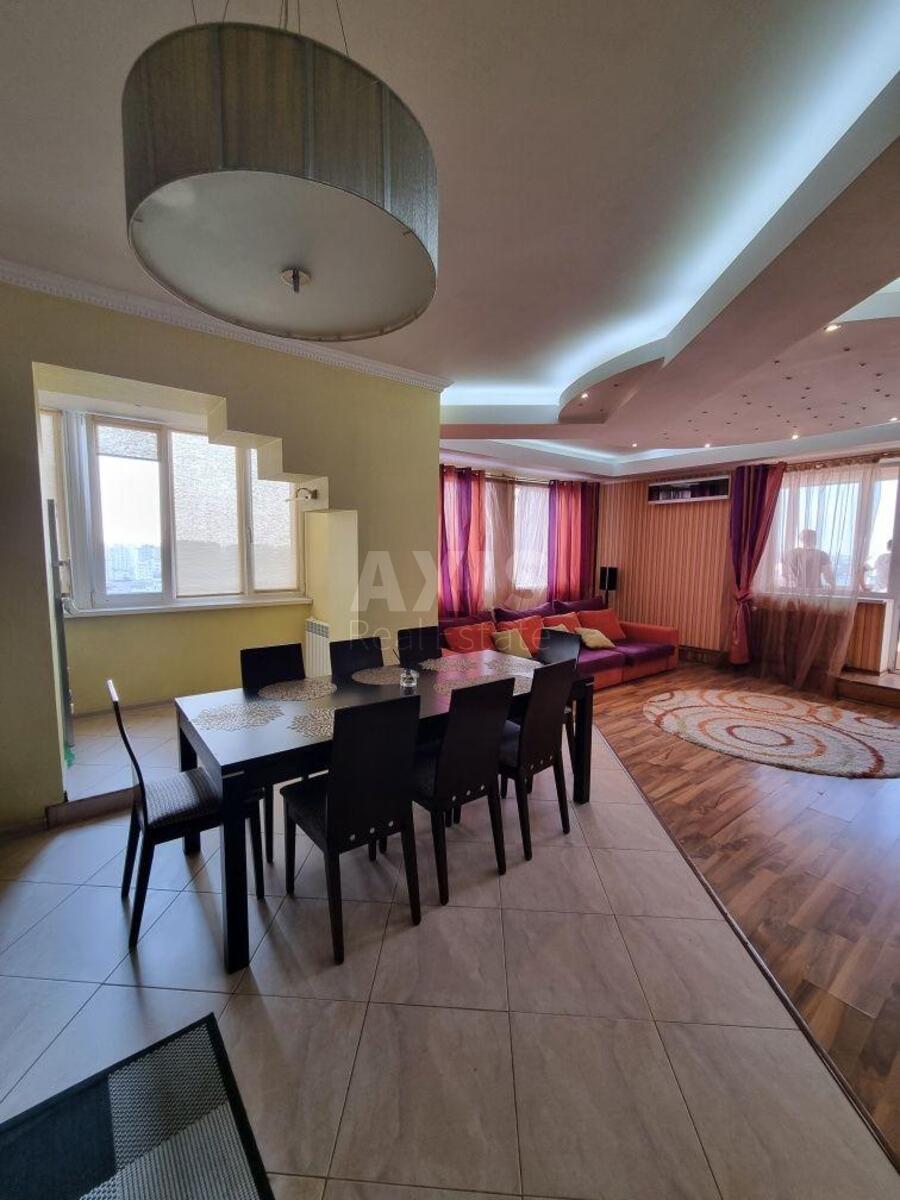 3к квартира ул. Ахматовой Анны 13611806