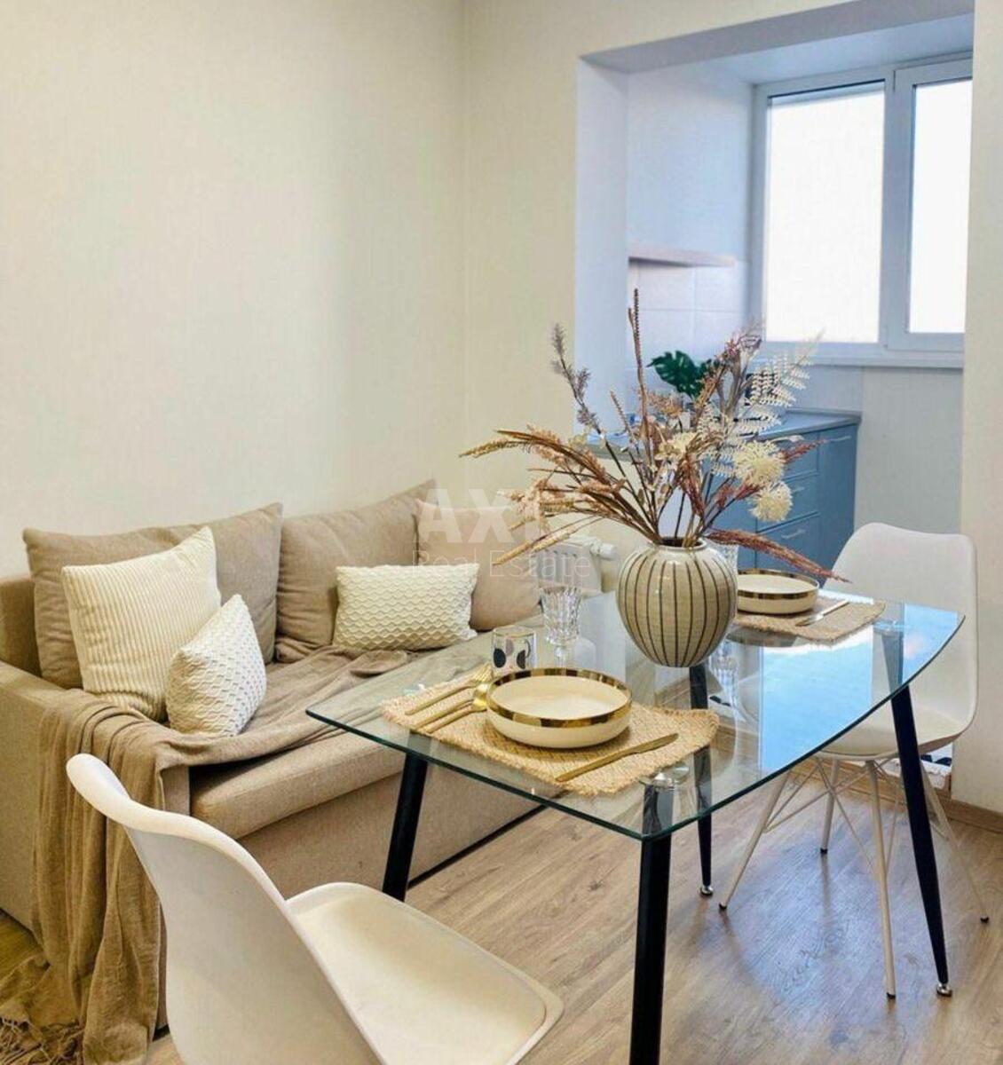 1k apartment vul. Yulia Zdanovska 81Б0