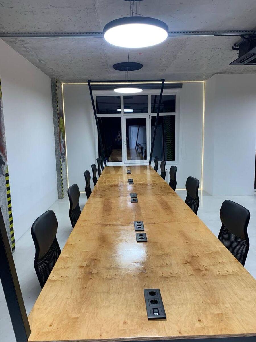 Office vul. Dragomyrova Myhajla 15, 122m2575956