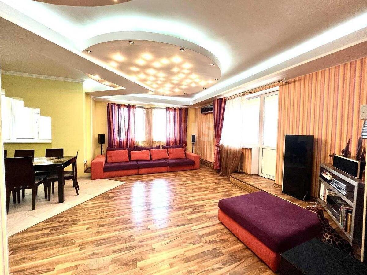 3k apartment vul. Ahmatovoi' Anny 13577612