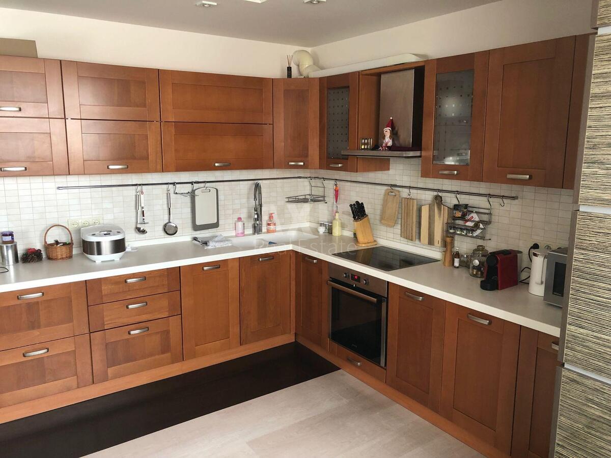 2k apartment vul. Myhajla Maksymovycha 9Б