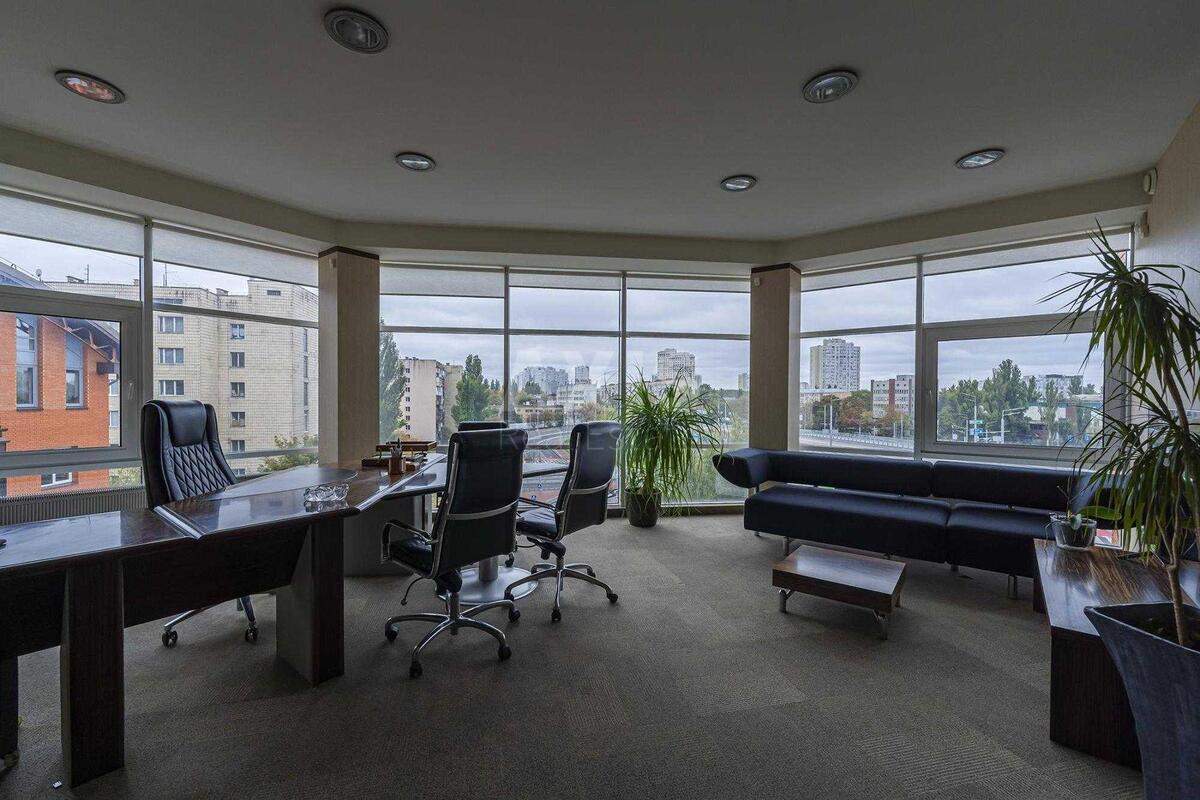 Office vul. Degtjarivs'ka 33Б, 680m257246