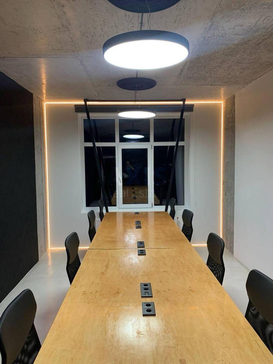 Office vul. Dragomyrova Myhajla 15, 122m2575957