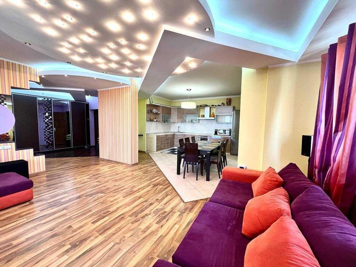 3k apartment vul. Ahmatovoi' Anny 13577613
