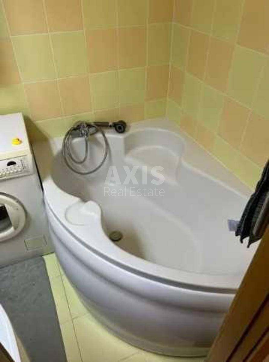 1k apartment vul. Ahmatovoi' Anny 71510