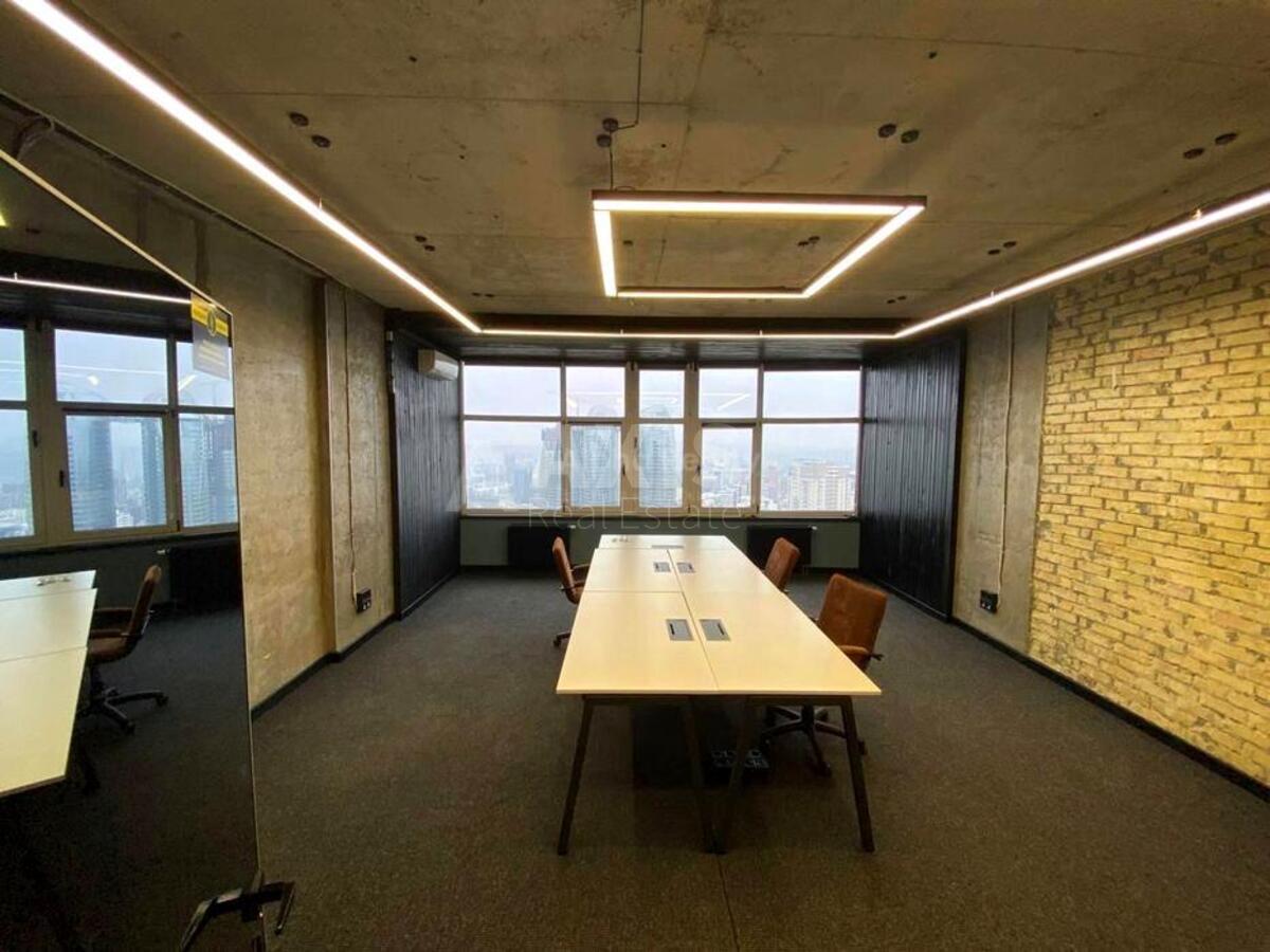 Office vul. Jevgena Konoval'cja 44А, 237m2593878