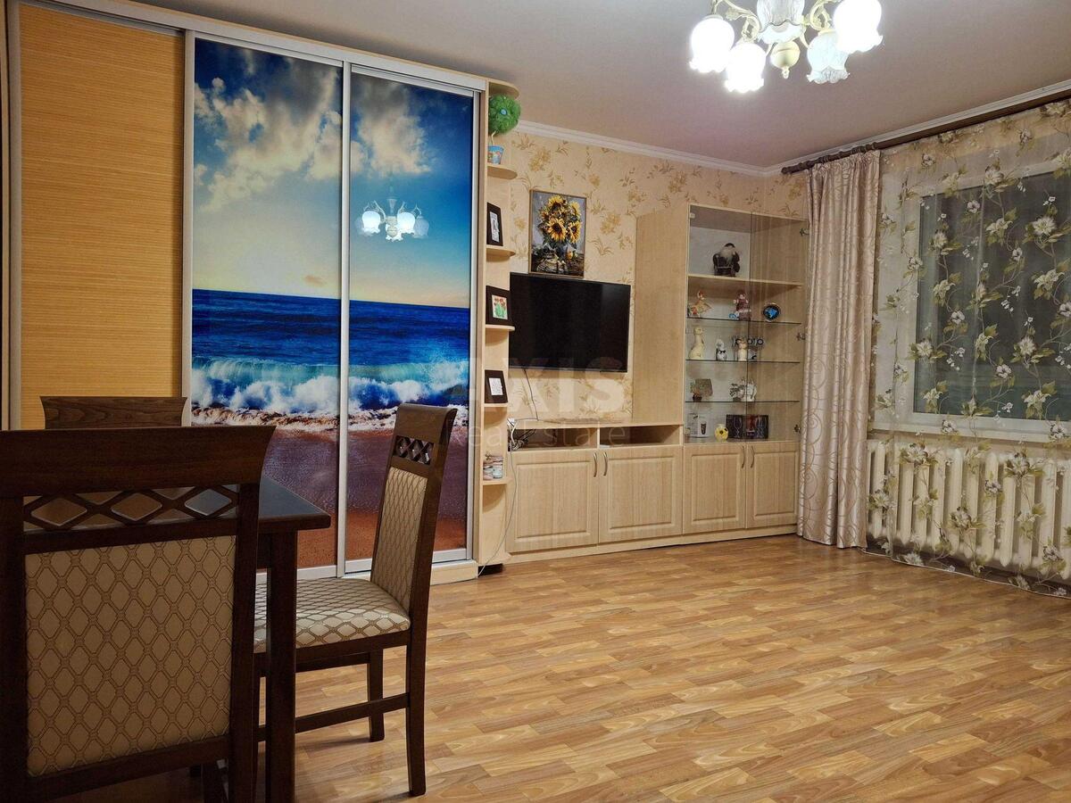 3k apartment vul. Bal'zaka Onore de 4А1