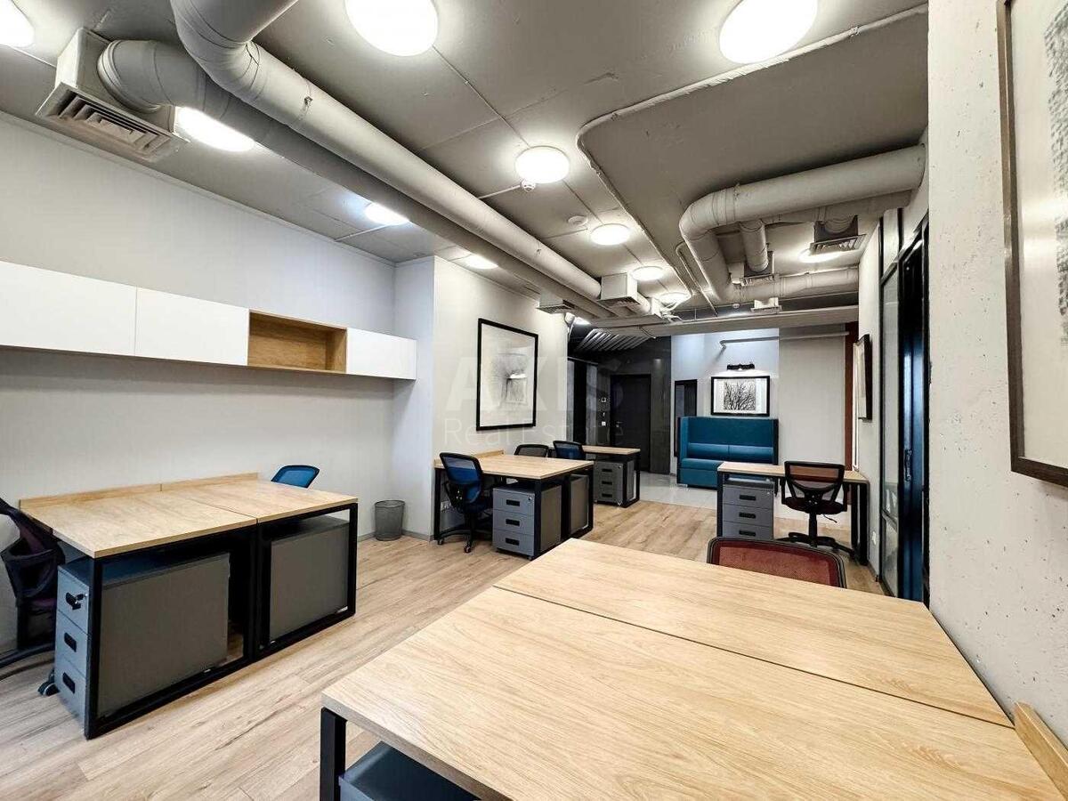 Office vul. Dragomyrova Myhajla 18, 175m23