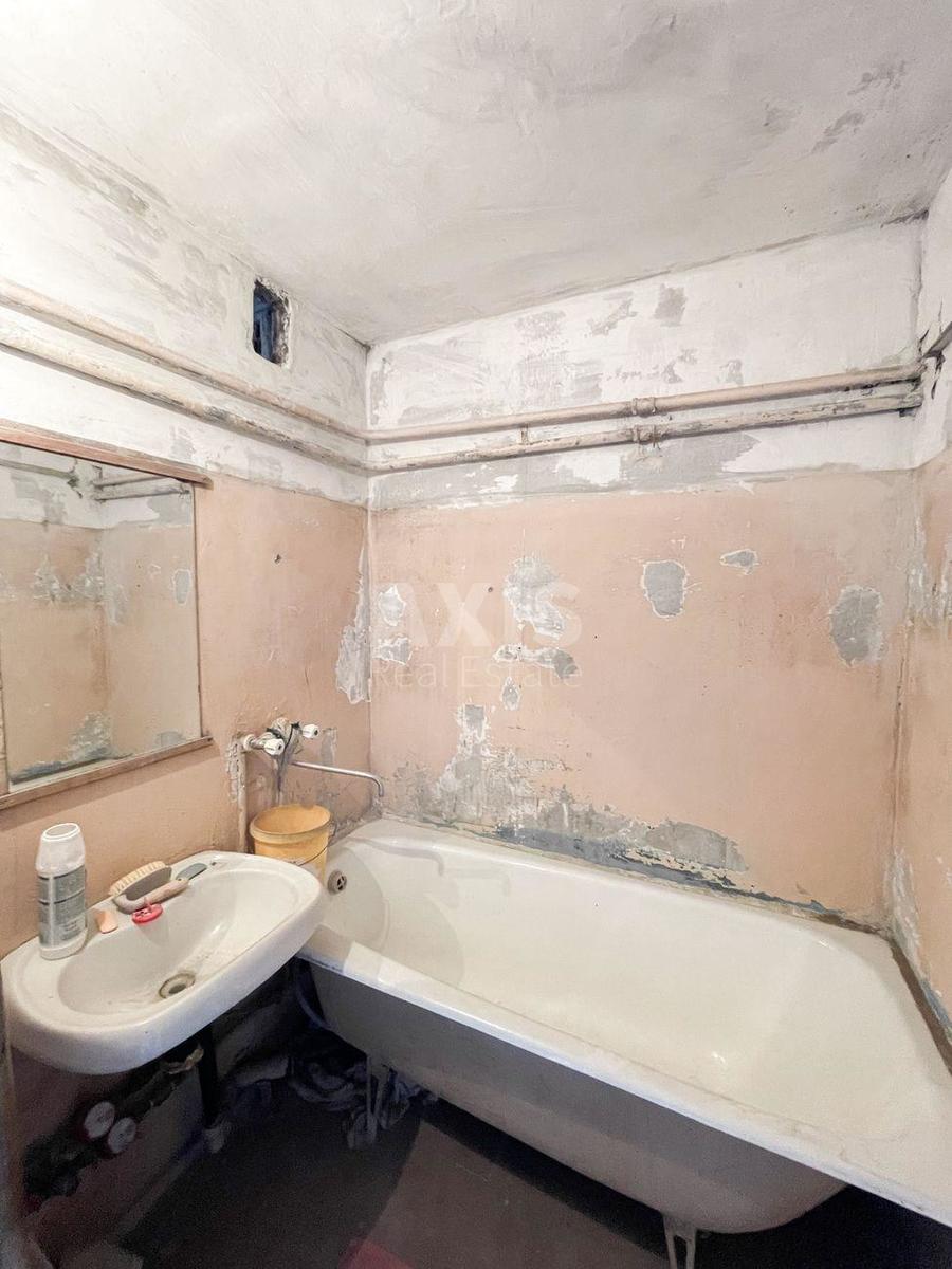 2k apartment vul. Bal'zaka Onore de 8В4