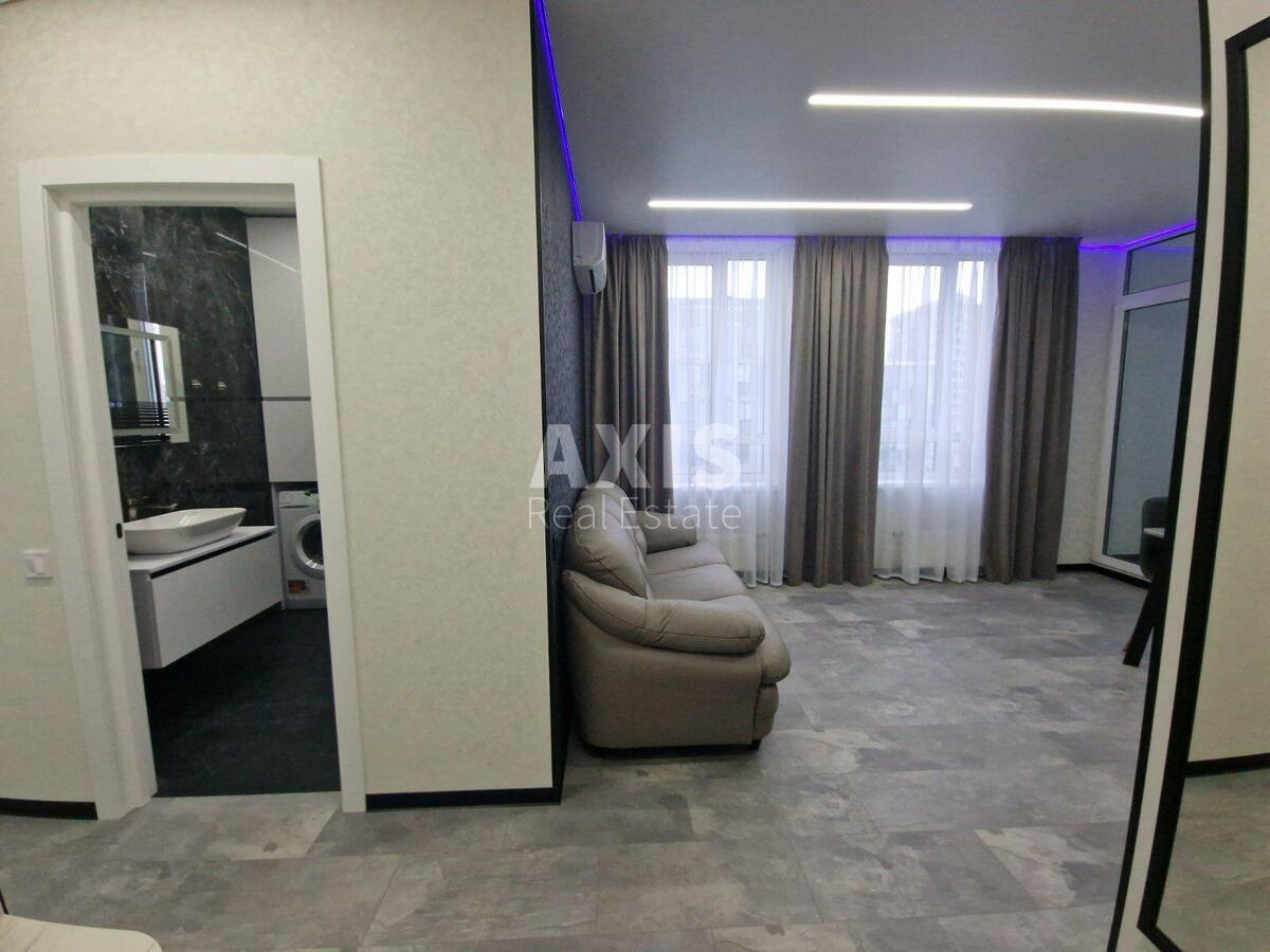 2к квартира бул. Рыльского Тадея 52
