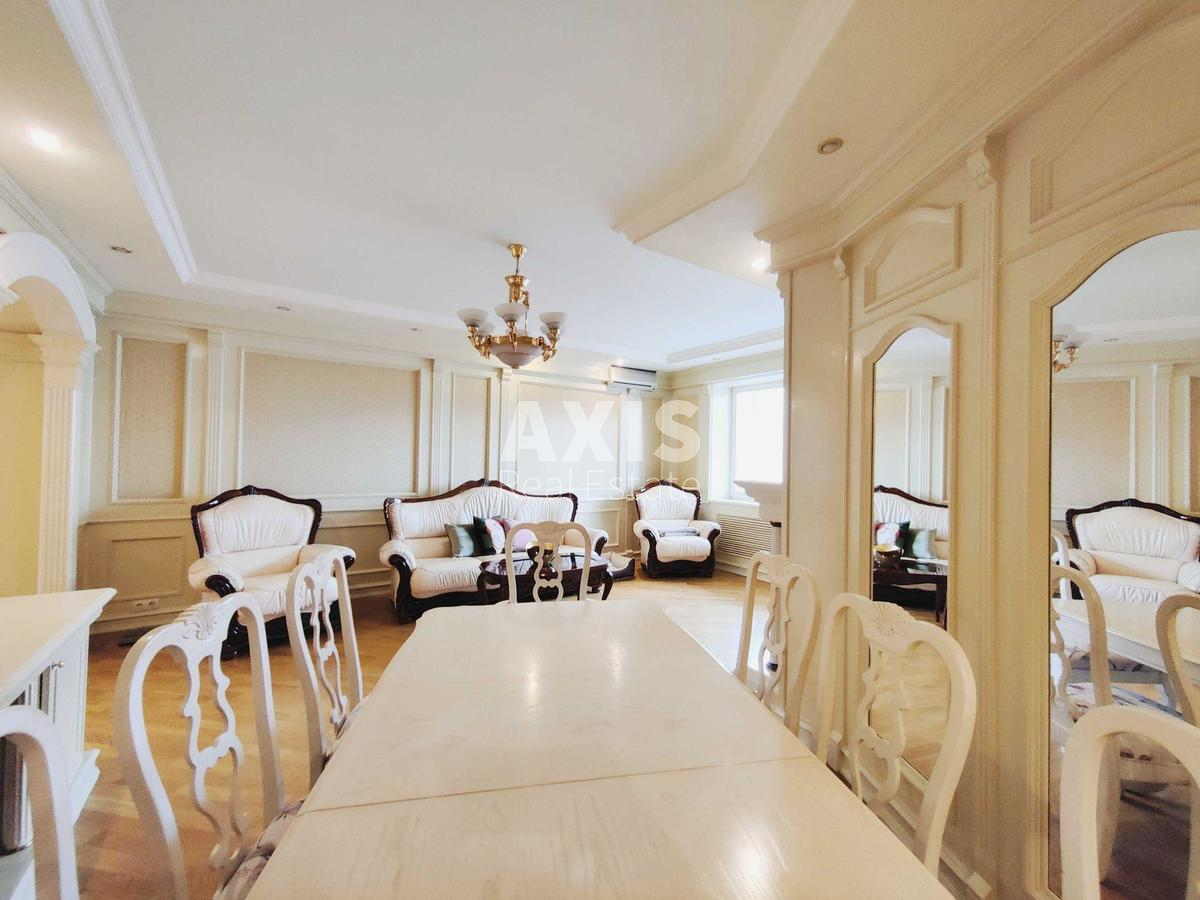 4k apartment vul. Bul'varno-Kudrjavs'ka 21