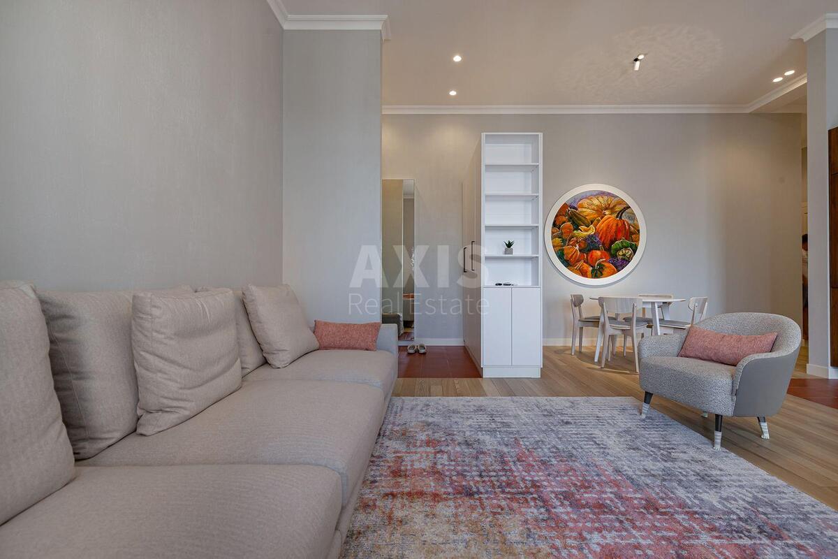 4k apartment vul. Volodymyrs'ka 815