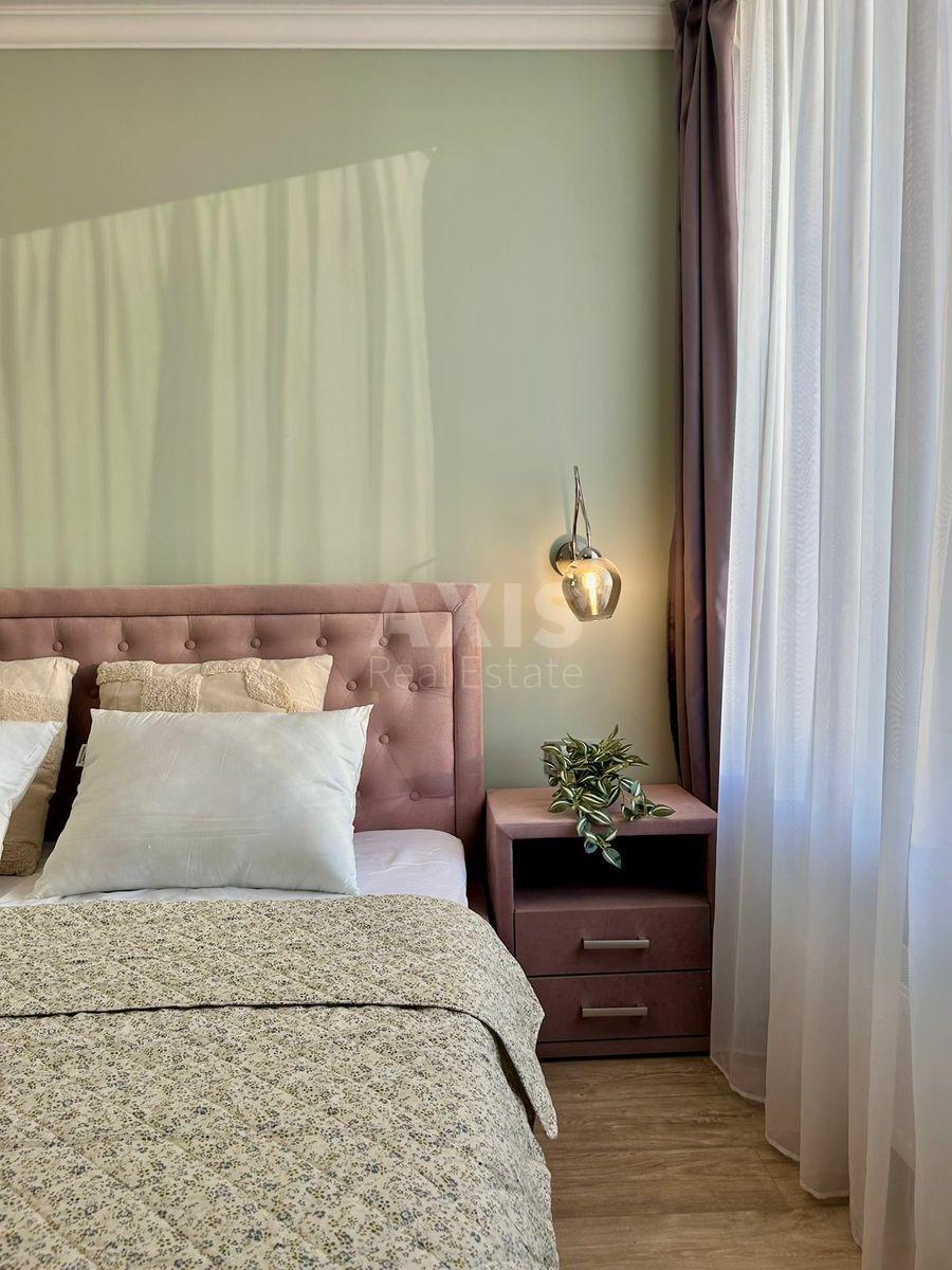 1k apartment nab. Dniprovs'ka 16Г7