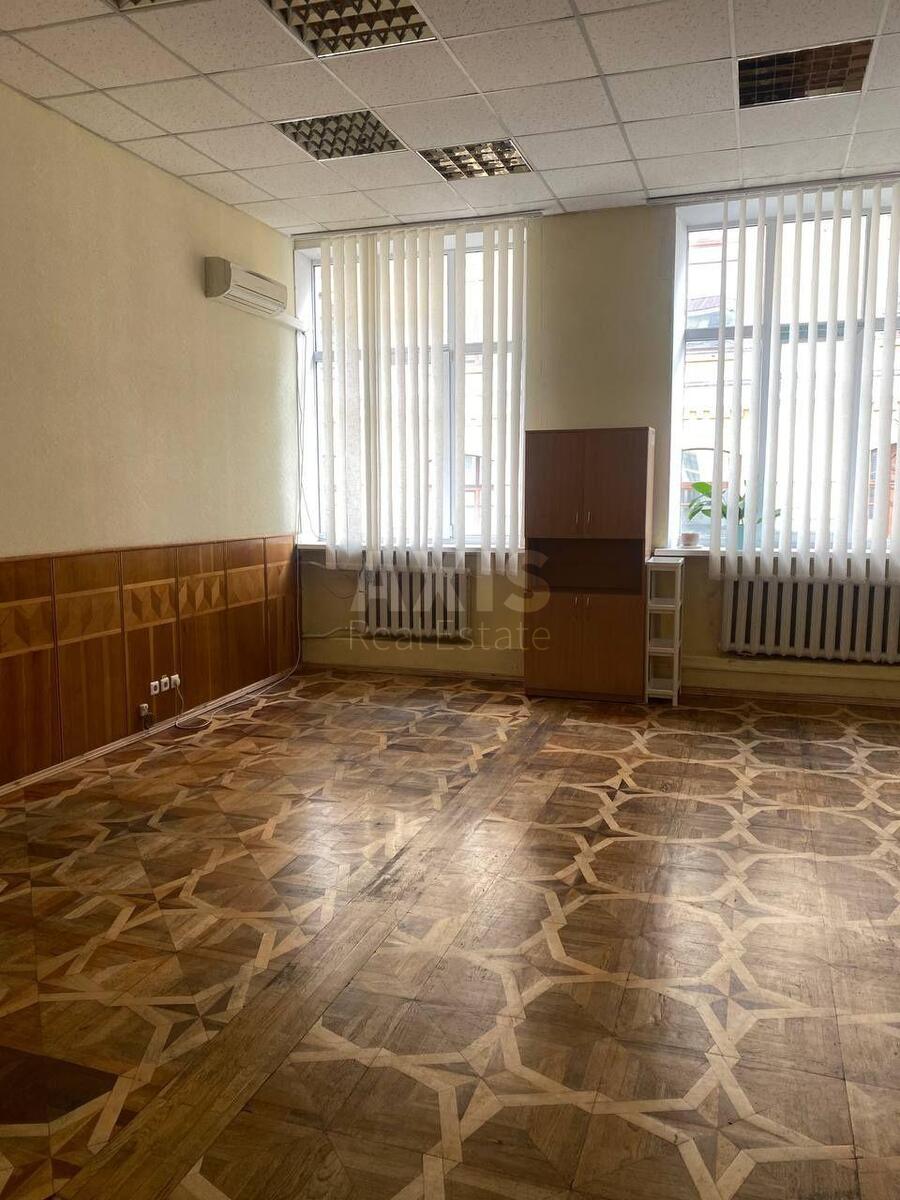 Office vul. Bul'varno-Kudrjavs'ka 26, 56m24