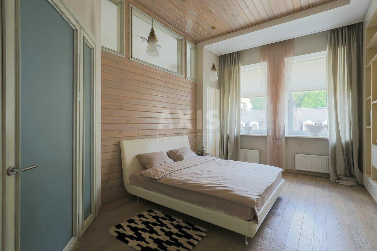 3k apartment vul. Vozdvyzhens'ka 4012