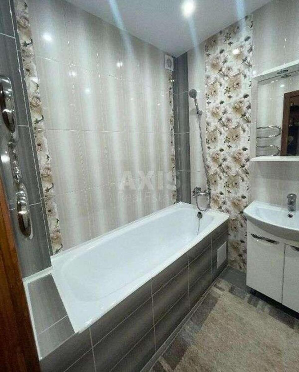 3k apartment vul. Myloslavs'ka 166