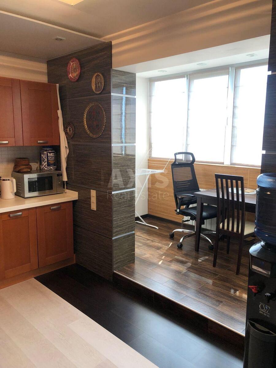 2k apartment vul. Myhajla Maksymovycha 9Б2