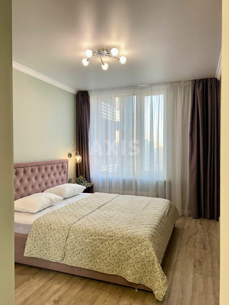 1k apartment nab. Dniprovs'ka 16Г8