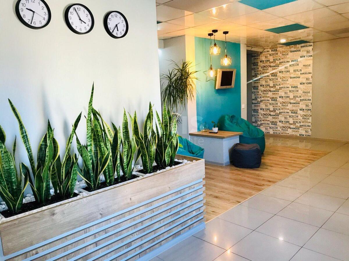 Office pr-t Berestejskij 93, 62m261198