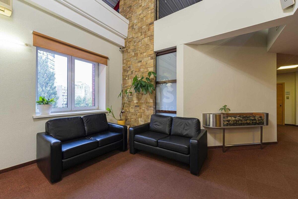 Office vul. Degtjarivs'ka 33Б, 680m2572462