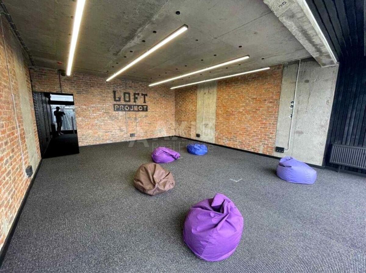 Office vul. Jevgena Konoval'cja 44А, 237m25938711