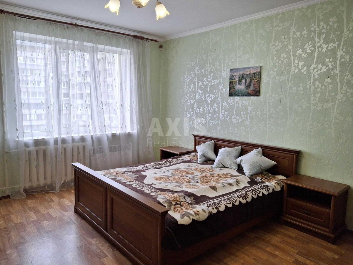 3k apartment vul. Bal'zaka Onore de 4А4