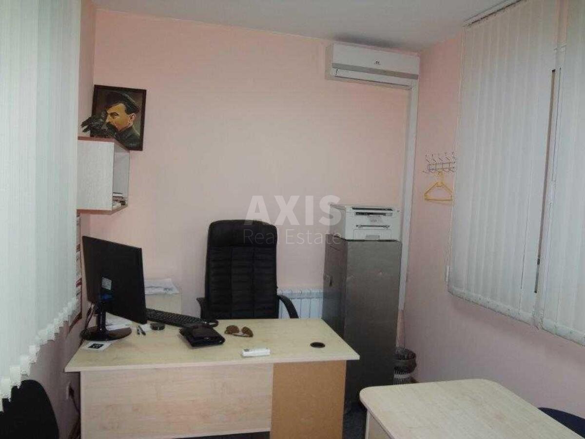Office prov. Jaroslavs'kyj 7/9, 155m23