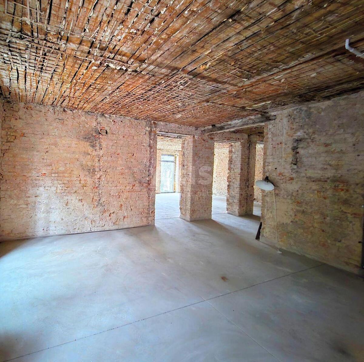 Trade object vul. Shovkovychna 38, 110m24