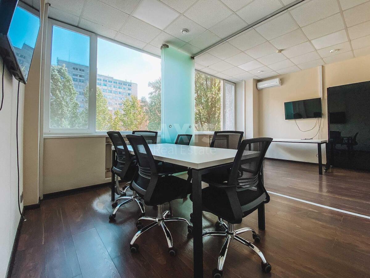 Office vul. Kutuzova 13, 222m23