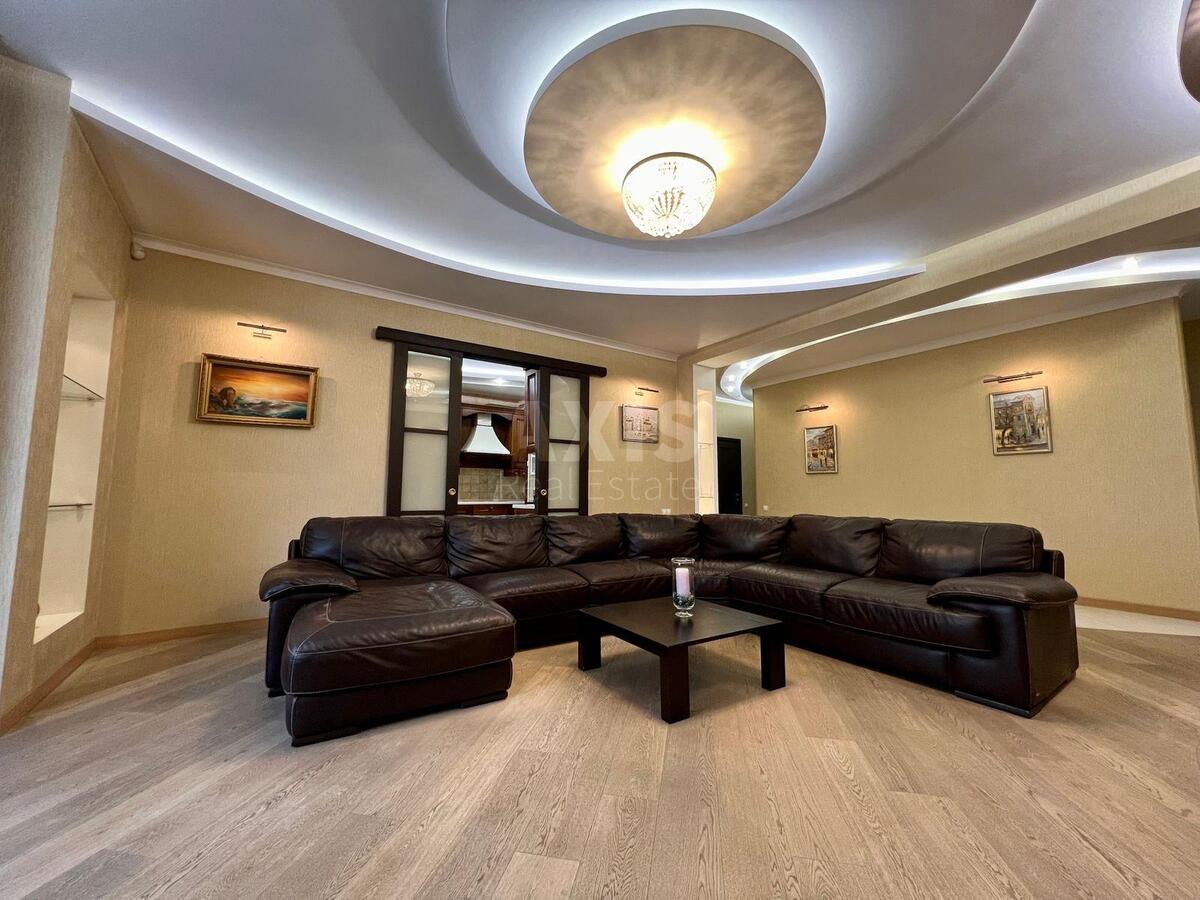 3k apartment vul. Jevgena Konoval'cja 32Г0
