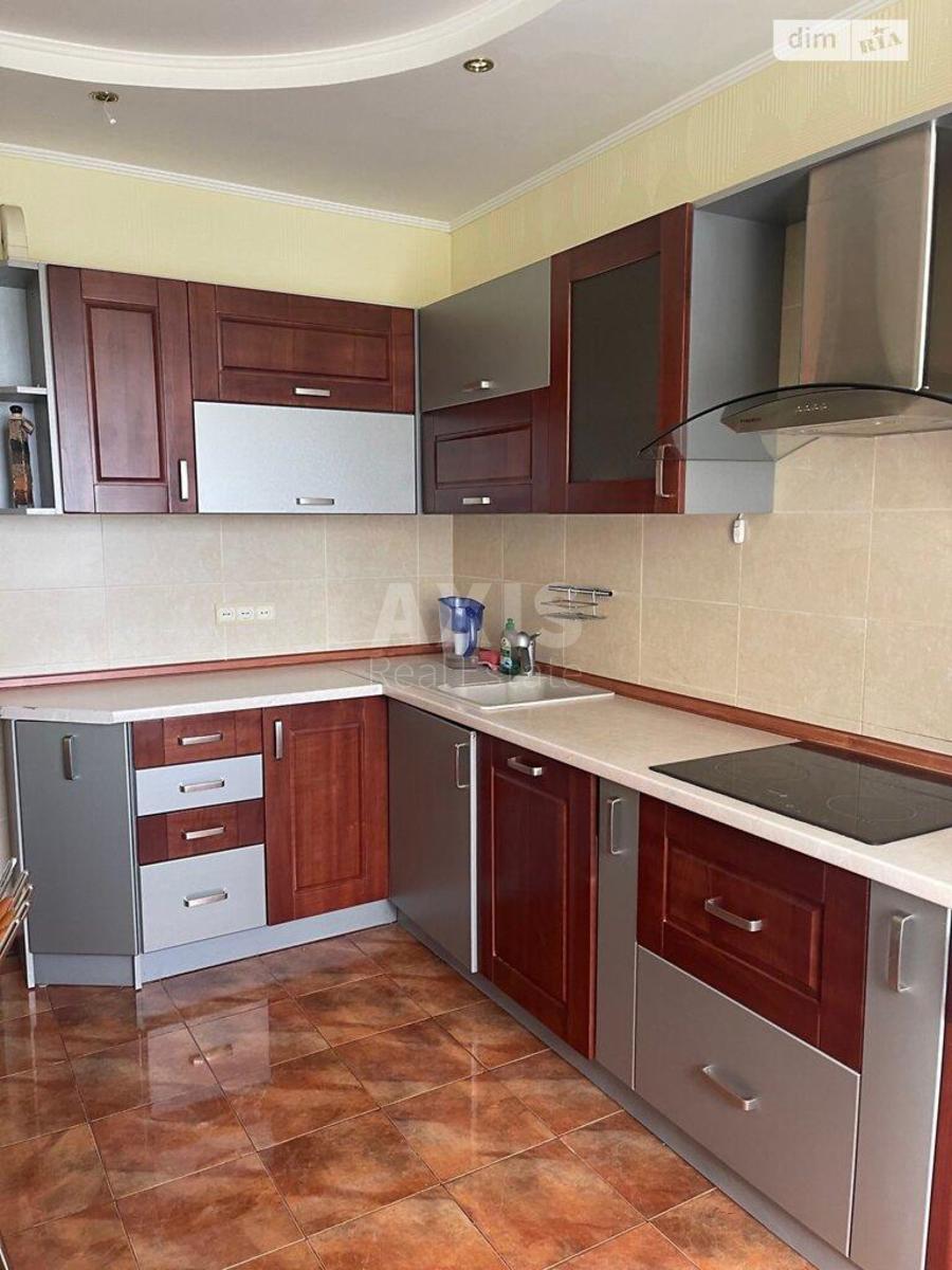 2k apartment vul. Sverstjuka Jevgena 4