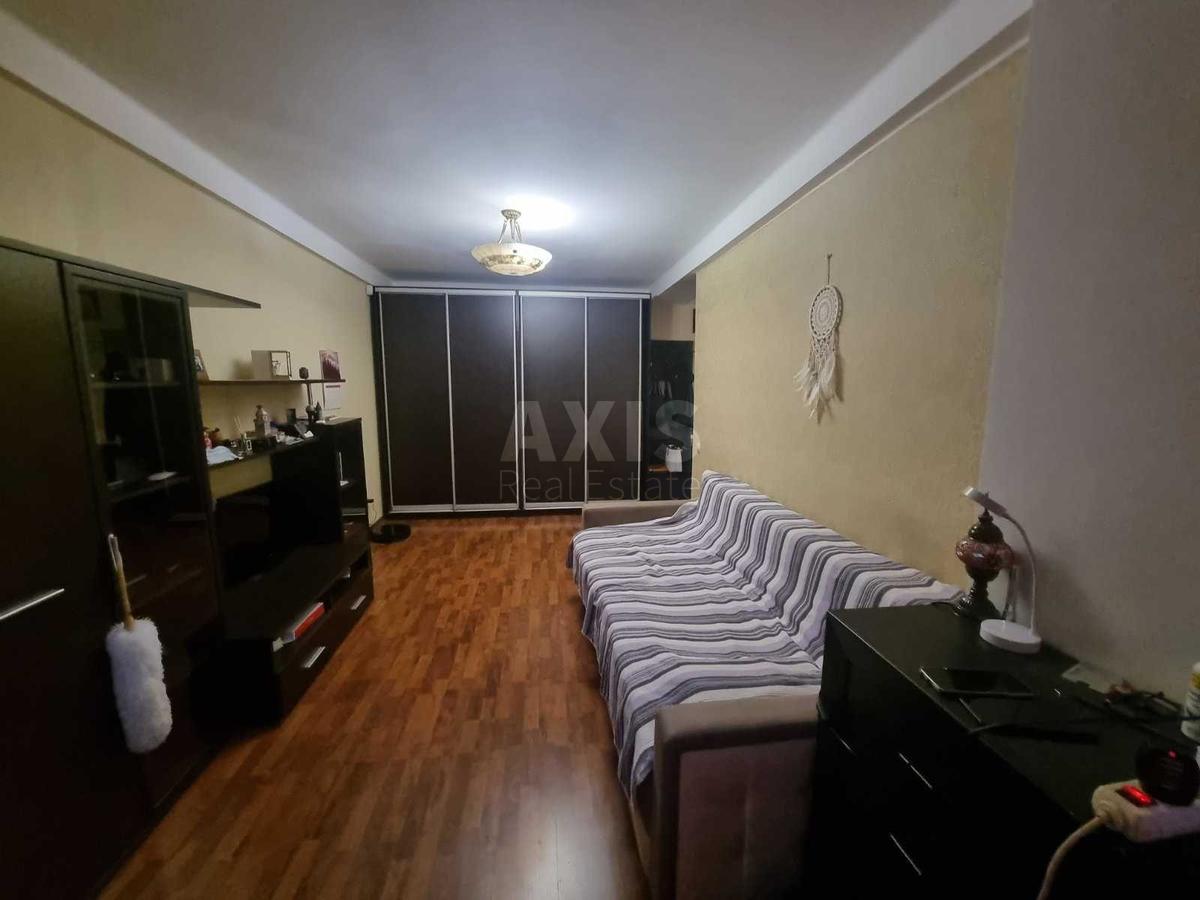 1k apartment vul. Majborody Platona 210