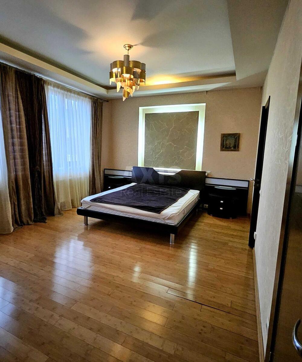 3k apartment vul. Jevgena Konoval'cja 32Б4