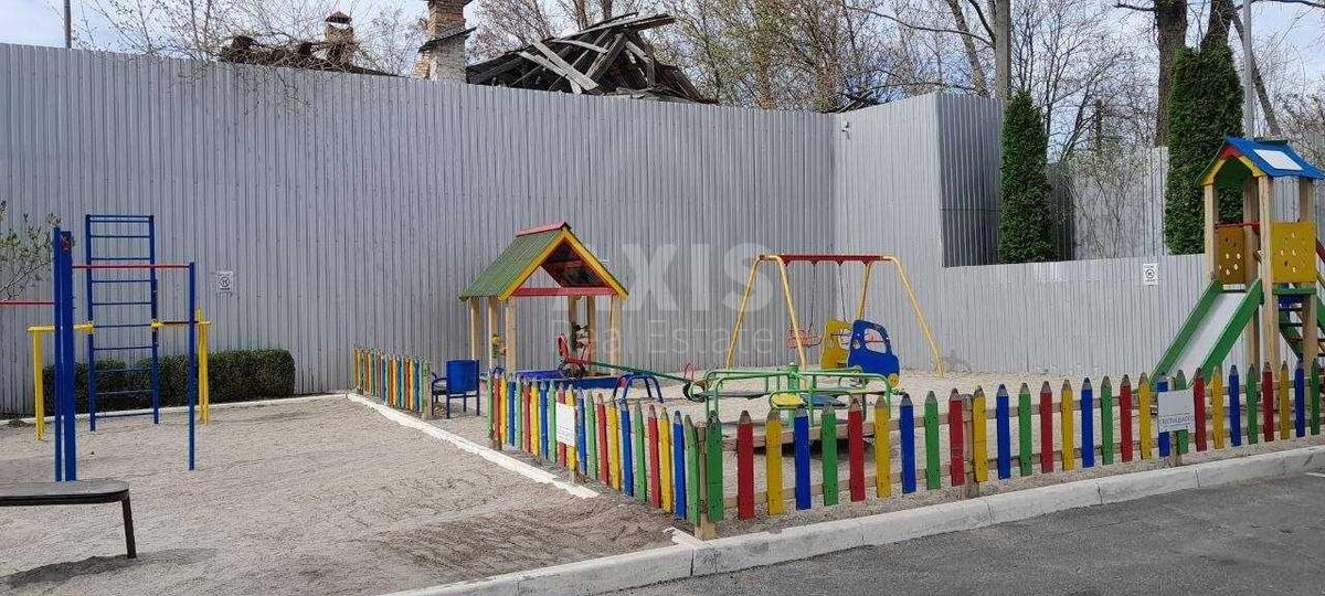 1k apartment vul. Svitlyc'kogo 358