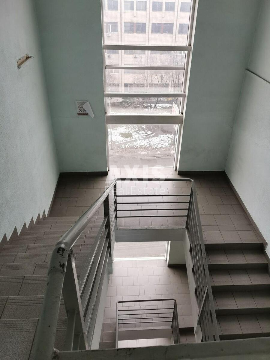 Office shose Harkivs'ke 19, 140m24