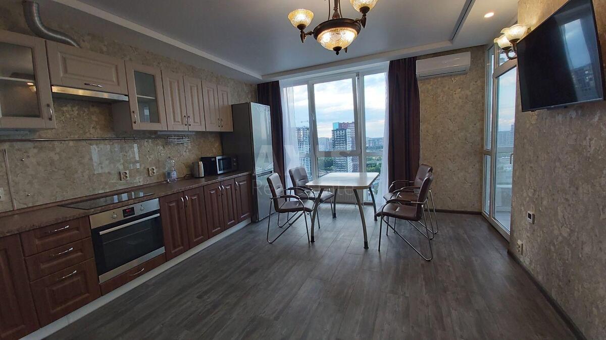 2k apartment vul. Pivnichno-Syrec'ka 100