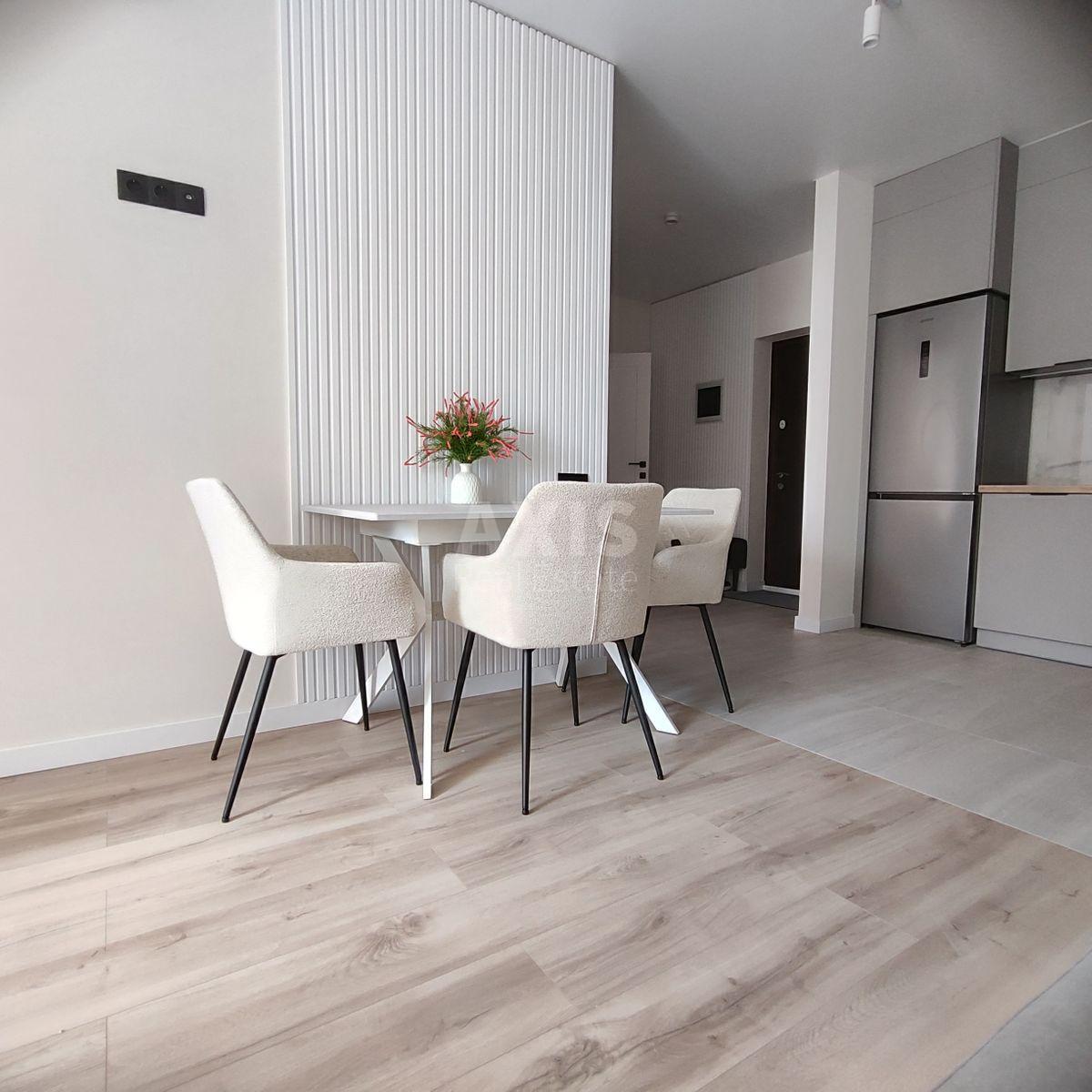 1k apartment vul. Rodyny Kristeriv 14Б2
