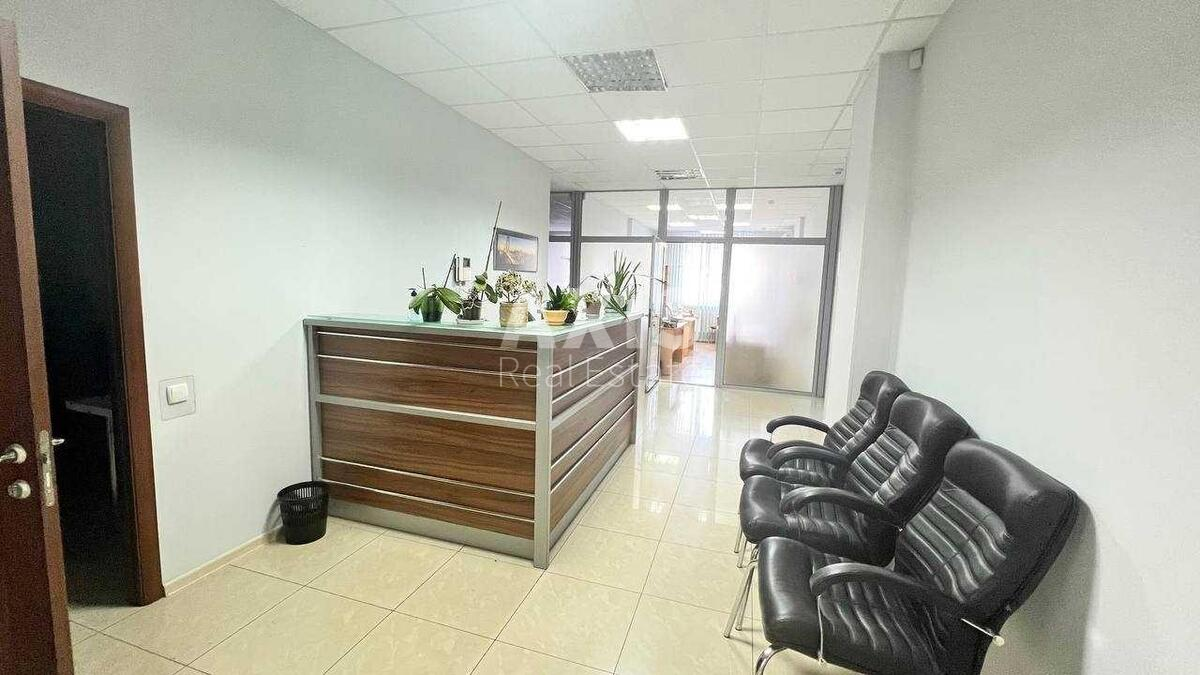 Service object vul. Dragomyrova Myhajla 7, 91m2