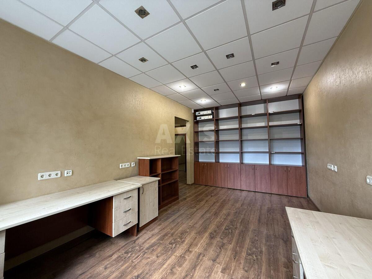 Office bul. Druzhby Narodiv 21, 90m257105