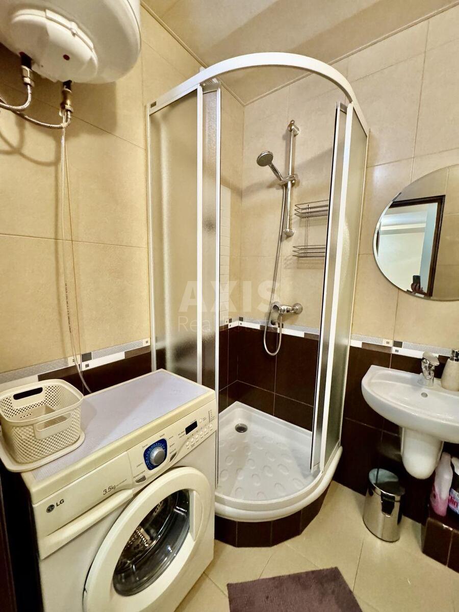 1k apartment uzv. Klovs'kyj 20614179